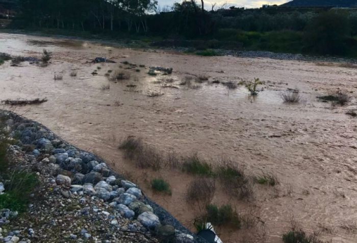 &Delta;&omicron;&lambda;&iota;&alpha;&nu;ά | &Nu;&epsilon;&rho;ό &sigma;&tau;&omicron;&nu; &pi;&omicron;&tau;&alpha;&mu;ό &Tau;ά&nu;&omicron; &mu;&epsilon;&tau;ά &alpha;&pi;ό &pi;&omicron;&lambda;&lambda;ά &chi;&rho;ό&nu;&iota;&alpha;! (vd)