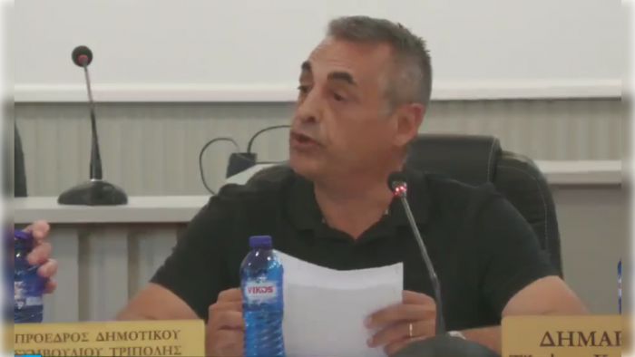 Τζιούμης σε Σμυρνιώτη: "Δεν μιλάτε με τα μέλη της παράταξής σας;"