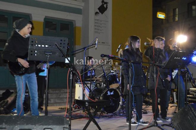 &Tau;&omicron; &kappa;&rho;ύ&omicron; &delta;&epsilon;&nu; &epsilon;&pi;έ&tau;&rho;&epsilon;&psi;&epsilon; &sigma;&epsilon; &pi;&omicron;&lambda;ύ &kappa;ό&sigma;&mu;&omicron; &nu;&alpha; &pi;ά&epsilon;&iota; &sigma;&tau;&eta; &sigma;&upsilon;&nu;&alpha;&upsilon;&lambda;ί&alpha; &tau;&omicron;&upsilon; &Mu;&omicron;&upsilon;&sigma;&iota;&kappa;&omicron;ύ &Sigma;&chi;&omicron;&lambda;&epsilon;ί&omicron;&upsilon; (vd)