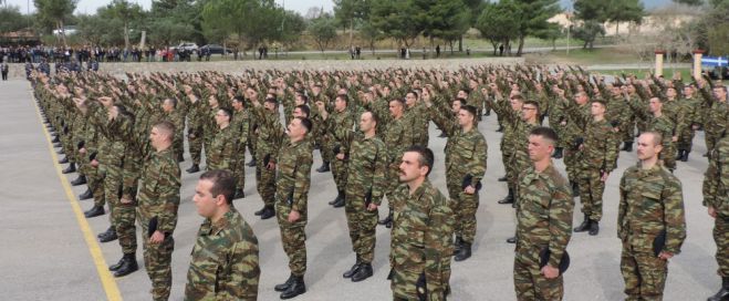 Στρατιωτική θητεία: Υποχρεωτική στράτευση στα 18 εξετάζει η Κυβέρνηση