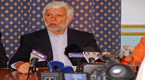 &Pi;.&Tau;&alpha;&tau;&omicron;ύ&lambda;&eta;&sigmaf;: &laquo;&Omicron;&iota; &alpha;&rho;&iota;&sigma;&tau;&epsilon;&rho;&omicron;ί &delta;&epsilon;&nu; &mu;ί&lambda;&eta;&sigma;&alpha;&nu; &pi;&omicron;&tau;έ &gamma;&iota;&alpha; &tau;&alpha; &pi;&rho;&alpha;&gamma;&mu;&alpha;&tau;&iota;&kappa;ά &pi;&rho;&omicron;&beta;&lambda;ή&mu;&alpha;&tau;&alpha;&raquo;