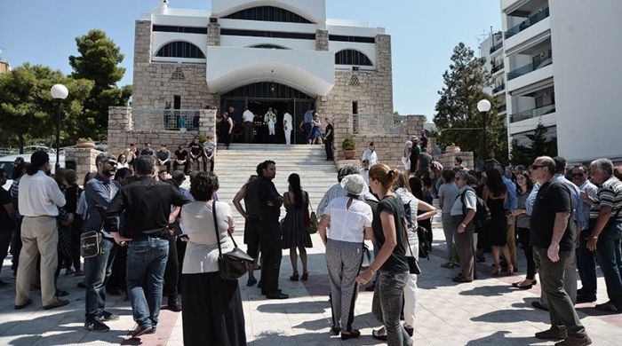 &Sigma;&upsilon;&gamma;&gamma;&epsilon;&nu;&epsilon;ί&sigmaf; &kappa;&alpha;&iota; &phi;ί&lambda;&omicron;&iota; &alpha;&pi;&omicron;&chi;&alpha;&iota;&rho;έ&tau;&eta;&sigma;&alpha;&nu; &tau;&omicron;&nu; &eta;&theta;&omicron;&pi;&omicron;&iota;ό &Pi;έ&tau;&rho;&omicron; &Alpha;&lambda;&alpha;&tau;&zeta;ά