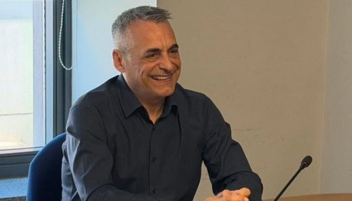 &Tau;&zeta;&iota;&omicron;ύ&mu;&eta;&sigmaf;: "&Gamma;&iota;&alpha; &tau;&eta;&nu; &pi;&alpha;&rho;ά&tau;&alpha;&xi;&eta; &Sigma;&mu;&upsilon;&rho;&nu;&iota;ώ&tau;&eta; &sigma;&eta;&mu;&alpha;&nu;&tau;&iota;&kappa;ό &delta;&epsilon;&nu; &epsilon;ί&nu;&alpha;&iota; &tau;&omicron; έ&rho;&gamma;&omicron; &pi;&omicron;&upsilon; &pi;&epsilon;&rho;ί&mu;&epsilon;&nu;&alpha;&nu; 50 &chi;&rho;ό&nu;&iota;&alpha; &sigma;&tau;&alpha; &Beta;&omicron;ύ&rho;&beta;&omicron;&upsilon;&rho;&alpha;, &alpha;&lambda;&lambda;ά έ&nu;&alpha; &tau;&upsilon;&pi;&omicron;&gamma;&rho;&alpha;&phi;&iota;&kappa;ό &lambda;ά&theta;&omicron;&sigmaf;. &Alpha;&upsilon;&tau;ό &epsilon;ί&nu;&alpha;&iota; &tau;&omicron; &epsilon;&pi;ί&pi;&epsilon;&delta;&omicron; &tau;&eta;&sigmaf; &alpha;&nu;&tau;&iota;&pi;&omicron;&lambda;ί&tau;&epsilon;&upsilon;&sigma;&eta;&sigmaf;"
