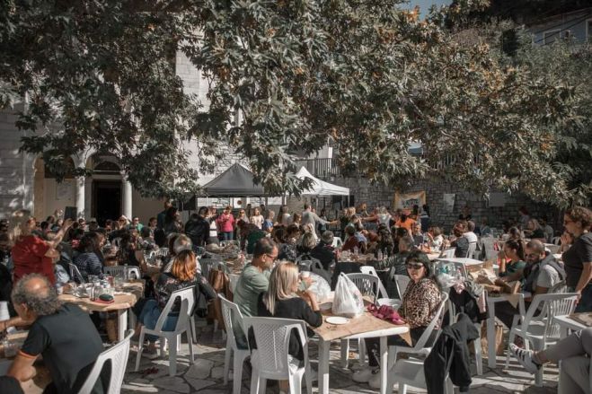 &Phi;&epsilon;&sigma;&tau;&iota;&beta;ά&lambda; &Gamma;&alpha;&sigma;&tau;&rho;&omicron;&nu;&omicron;&mu;ί&alpha;&sigmaf; &kappa;&alpha;&iota; &Kappa;&alpha;&rho;&upsilon;&delta;&iota;&omicron;ύ &sigma;&tau;&eta; &Beta;&alpha;&mu;&beta;&alpha;&kappa;&omicron;ύ