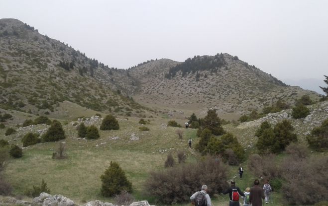 Πεζοπορική διαδρομή από το καταφύγιο Μαινάλου ως τη Βλαχέρνα