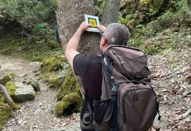 &Pi;&iota;&nu;&alpha;&kappa;ί&delta;&epsilon;&sigmaf; &sigma;ή&mu;&alpha;&nu;&sigma;&eta;&sigmaf; &tau;&omicron;&pi;&omicron;&theta;&epsilon;&tau;ή&theta;&eta;&kappa;&alpha;&nu; &sigma;&tau;&omicron; &mu;&omicron;&nu;&omicron;&pi;ά&tau;&iota; &sigma;&tau;&omicron; Parnon Trail (&epsilon;&iota;&kappa;ό&nu;&epsilon;&sigmaf;)