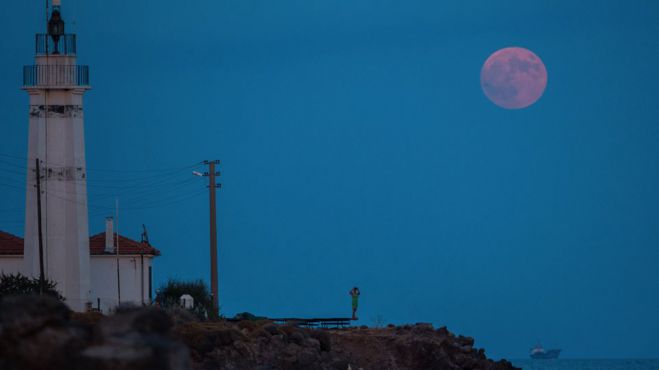 &Tau;&omicron; &laquo;&mu;&alpha;&tau;&omega;&mu;έ&nu;&omicron; &phi;&epsilon;&gamma;&gamma;ά&rho;&iota;&raquo; ... &mu;έ&sigma;&alpha; &alpha;&pi;ό &upsilon;&pi;έ&rho;&omicron;&chi;&epsilon;&sigmaf; &phi;&omega;&tau;&omicron;&gamma;&rho;&alpha;&phi;ί&epsilon;&sigmaf;!