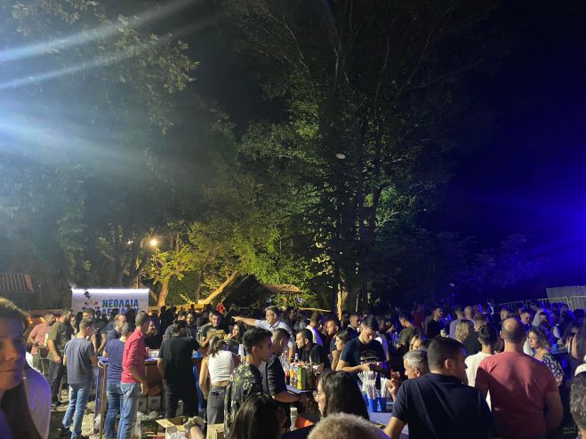 &Lambda;&epsilon;&beta;ί&delta;&iota; | &Tau;&omicron; party &tau;&eta;&sigmaf; &nu;&epsilon;&omicron;&lambda;&alpha;ί&alpha;&sigmaf; &epsilon;ί&nu;&alpha;&iota; &pi;ά&lambda;&iota; &epsilon;&delta;ώ! (&epsilon;&iota;&kappa;ό&nu;&epsilon;&sigmaf; - &beta;ί&nu;&tau;&epsilon;&omicron;)