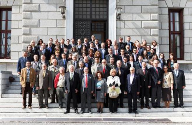 &Sigma;&epsilon; &alpha;&pi;&omicron;&chi;ή &pi;&rho;&omicron;&chi;&omega;&rho;&omicron;ύ&nu; &omicron;&iota; &delta;&iota;&kappa;&eta;&gamma;ό&rho;&omicron;&iota; &tau;&eta;&sigmaf; &Tau;&rho;ί&pi;&omicron;&lambda;&eta;&sigmaf;
