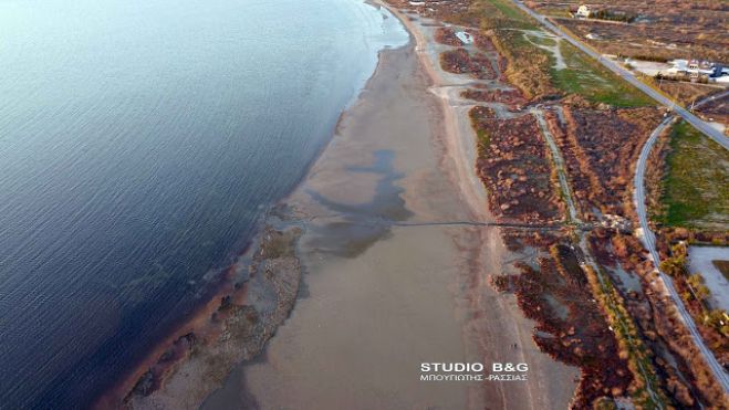 &Epsilon;&nu;&tau;&upsilon;&pi;&omega;&sigma;&iota;ά&zeta;&epsilon;&iota; &eta; ά&mu;&pi;&omega;&tau;&eta; &alpha;&pi;ό &psi;&eta;&lambda;ά &sigma;&tau;&omicron; &Nu;&alpha;ύ&pi;&lambda;&iota;&omicron; (&beta;ί&nu;&tau;&epsilon;&omicron; drone)