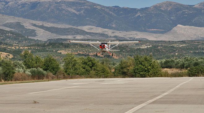 Σε χωράφι με ελιές έπεσε το αεροσκάφος στη Σπάρτη – Νεκροί απεγκλωβίστηκαν οι δύο επιβαίνοντες…
