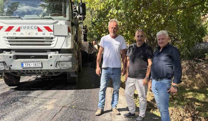 &Sigma;&tau;&eta; &Mu;ά&kappa;&rho;&eta; &omicron; &Tau;&zeta;&iota;&omicron;ύ&mu;&eta;&sigmaf;: &laquo;&Tau;&omicron; &mu;&epsilon;&gamma;ά&lambda;&omicron; έ&rho;&gamma;&omicron; &tau;&omega;&nu; &alpha;&sigma;&phi;&alpha;&lambda;&tau;&omicron;&sigma;&tau;&rho;ώ&sigma;&epsilon;&omega;&nu; &sigma;&upsilon;&nu;&epsilon;&chi;ί&zeta;&epsilon;&tau;&alpha;&iota; &kappa;&alpha;&iota; &sigma;&tau;&alpha; &chi;&omega;&rho;&iota;ά &mu;&alpha;&sigmaf;&raquo; (vd)