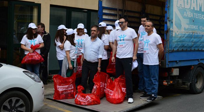 &Mu;ί&alpha; &sigma;&eta;&mu;&alpha;&nu;&tau;&iota;&kappa;ή &pi;&rho;&omicron;&sigma;&phi;&omicron;&rho;ά &sigma;&tau;&omicron; &kappa;&omicron;&iota;&nu;&omega;&nu;&iota;&kappa;ό &pi;&alpha;&nu;&tau;&omicron;&pi;&omega;&lambda;&epsilon;ί&omicron; &Tau;&rho;ί&pi;&omicron;&lambda;&eta;&sigmaf; (vd)