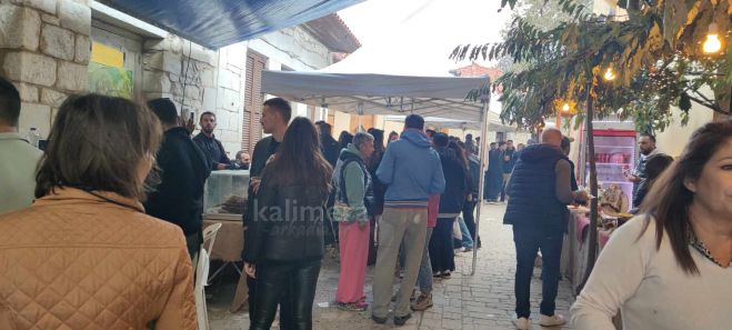 &Eta; &gamma;&iota;&omicron;&rho;&tau;ή &kappa;ά&sigma;&tau;&alpha;&nu;&omicron;&upsilon; &gamma;έ&mu;&iota;&sigma;&epsilon; &mu;&epsilon; &kappa;ό&sigma;&mu;&omicron; &tau;&alpha; &pi;&alpha;&nu;έ&mu;&omicron;&rho;&phi;&alpha; Ά&nu;&omega; &Delta;&omicron;&lambda;&iota;&alpha;&nu;ά (&epsilon;&iota;&kappa;ό&nu;&epsilon;&sigmaf; - &beta;ί&nu;&tau;&epsilon;&omicron;)