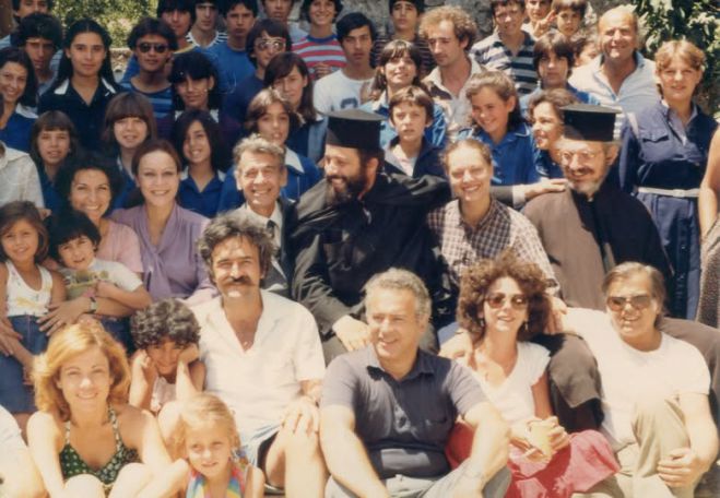 Ξύπνησε μνήμες η φωτογραφία του σκηνοθέτη Θόδωρου Μαραγκού από τα γυρίσματα της ταινίας "Μάθε παιδί μου γράμματα" στη Στεμνίτσα!