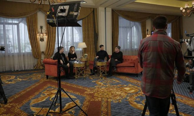 Idols | &Omicron; &Beta;&lambda;ά&sigma;&eta;&sigmaf; &Mu;&pi;&omicron;&nu;ά&tau;&sigma;&omicron;&sigmaf; έ&nu;&omega;&sigma;&epsilon; &xi;&alpha;&nu;ά &tau;&omicron;&upsilon;&sigmaf; &laquo;&Alpha;&pi;&alpha;&rho;ά&delta;&epsilon;&kappa;&tau;&omicron;&upsilon;&sigmaf;&raquo; (vd)