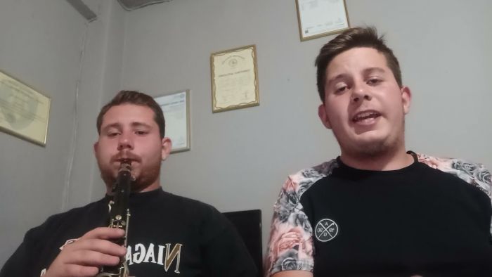 Νέο τραγούδι από τον Πάνο και τον Μιχάλη Μπιστόλα! (vd)