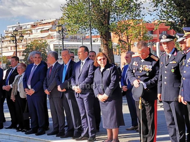 &Eta; &kappa;&alpha;&tau;ά&theta;&epsilon;&sigma;&eta; &sigma;&tau;&epsilon;&phi;ά&nu;&omega;&nu; &sigma;&tau;&eta;&nu; &Tau;&rho;ί&pi;&omicron;&lambda;&eta; &gamma;&iota;&alpha; &tau;&eta;&nu; 28&eta; &Omicron;&kappa;&tau;&omega;&beta;&rho;ί&omicron;&upsilon; (&epsilon;&iota;&kappa;ό&nu;&epsilon;&sigmaf;)