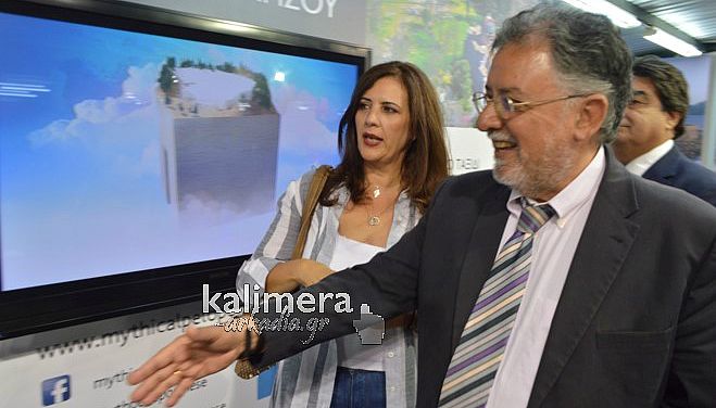 Η βόλτα του Γιάννη Πανούση στα περίπτερα της Έκθεσης Τεγέας (vd)