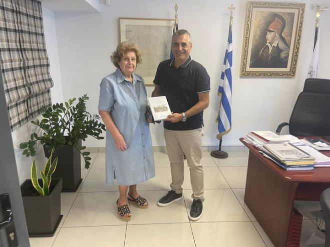 &Tau;&zeta;&iota;&omicron;ύ&mu;&eta;&sigmaf; | &Upsilon;&pi;&omicron;&delta;έ&chi;&theta;&eta;&kappa;&epsilon; &sigma;&tau;&omicron; &Delta;&eta;&mu;&alpha;&rho;&chi;&epsilon;ί&omicron; &tau;&eta; &sigma;&upsilon;&gamma;&gamma;&rho;&alpha;&phi;έ&alpha; &tau;&omicron;&upsilon; &beta;&iota;&beta;&lambda;ί&omicron;&upsilon; &laquo;&Eta; &Tau;&rho;ί&pi;&omicron;&lambda;&eta; &sigma;&tau;&omicron;&chi;ά&zeta;&epsilon;&tau;&alpha;&iota; &tau;&eta;&nu; &iota;&sigma;&tau;&omicron;&rho;ί&alpha; &tau;&eta;&sigmaf; &kappa;&alpha;&iota; &tau;&eta;&nu; &pi;&alpha;&lambda;&iota;ά &kappa;&omicron;&iota;&nu;&omega;&nu;&iota;&kappa;ή &tau;&eta;&sigmaf; &zeta;&omega;ή&raquo;