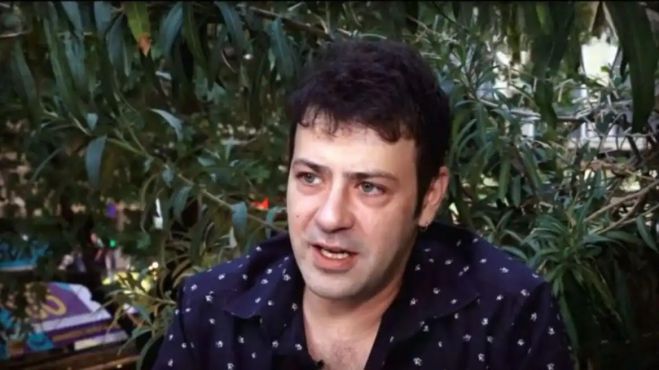 Έ&phi;&upsilon;&gamma;&epsilon; &alpha;&pi;ό &tau;&eta; &zeta;&omega;ή &omicron; &pi;&alpha;&tau;έ&rho;&alpha;&sigmaf; &tau;&omicron;&upsilon; &Pi;έ&tau;&rho;&omicron;&upsilon; &Mu;&pi;&omicron;&upsilon;&sigma;&omicron;&upsilon;&lambda;ό&pi;&omicron;&upsilon;&lambda;&omicron;&upsilon; - &Sigma;&tau;&eta; &Delta;&alpha;&lambda;&alpha;&mu;&alpha;&nu;ά&rho;&alpha; Ά&rho;&gamma;&omicron;&upsilon;&sigmaf; έ&gamma;&iota;&nu;&epsilon; &eta; &kappa;&eta;&delta;&epsilon;ί&alpha;