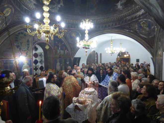 &Tau;&rho;ί&pi;&omicron;&lambda;&eta; | &Gamma;&iota;&omicron;&rho;&tau;ά&zeta;&epsilon;&iota; &omicron; &Nu;&alpha;ό&sigmaf; &tau;&omicron;&upsilon; &Alpha;&gamma;ί&omicron;&upsilon; &Nu;&epsilon;&kappa;&tau;&alpha;&rho;ί&omicron;&upsilon;