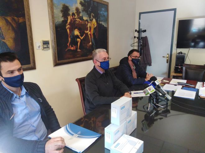 &Pi;&epsilon;&rho;&iota;&phi;έ&rho;&epsilon;&iota;&alpha; | &Pi;&alpha;&rho;&alpha;&delta;ό&theta;&eta;&kappa;&alpha;&nu; 500 rapid tests &gamma;&iota;&alpha; &alpha;&theta;&lambda;&eta;&tau;έ&sigmaf; &sigma;&tau;&eta;&nu; &Alpha;&rho;&kappa;&alpha;&delta;ί&alpha;