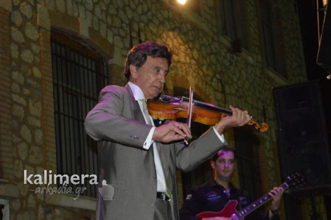 &Omicron; &Lambda;&epsilon;&upsilon;&tau;έ&rho;&eta;&sigmaf; &Zeta;έ&rho;&beta;&alpha;&sigmaf; &mu;&epsilon; &tau;&omicron; &beta;&iota;&omicron;&lambda;ί &tau;&omicron;&upsilon; &sigma;&tau;&omicron; &pi;&alpha;&nu;&eta;&gamma;ύ&rho;&iota; &tau;&eta;&sigmaf; &Nu;&epsilon;&sigma;&tau;ά&nu;&eta;&sigmaf;! (vd)