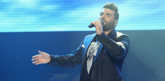 &Tau;&rho;ί&alpha; &chi;&rho;ό&nu;&iota;&alpha; &alpha;&pi;ό &tau;&omicron;&nu; &theta;ά&nu;&alpha;&tau;&omicron; &tau;&omicron;&upsilon; &Pi;&alpha;&nu;&tau;&epsilon;&lambda;ή &Pi;&alpha;&nu;&tau;&epsilon;&lambda;ί&delta;&eta; -&Rho;&alpha;&gamma;ί&zeta;&epsilon;&iota; &kappa;&alpha;&rho;&delta;&iota;έ&sigmaf; &eta; &mu;&eta;&tau;έ&rho;&alpha; &tau;&omicron;&upsilon; (vd)