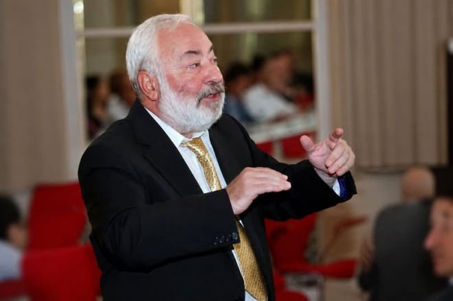 &Eta; &chi;&omicron;&rho;&omega;&delta;ί&alpha; &Omicron;&rho;&phi;έ&alpha;&sigmaf; &Tau;&rho;ί&pi;&omicron;&lambda;&eta;&sigmaf; &alpha;&pi;&omicron;&chi;&alpha;&iota;&rho;&epsilon;&tau;ά &tau;&omicron;&nu; &Beta;&alpha;&lambda;&epsilon;&nu;&tau;ί&nu; &Sigma;&tau;&epsilon;&phi;ά&nu;&omicron;&phi;