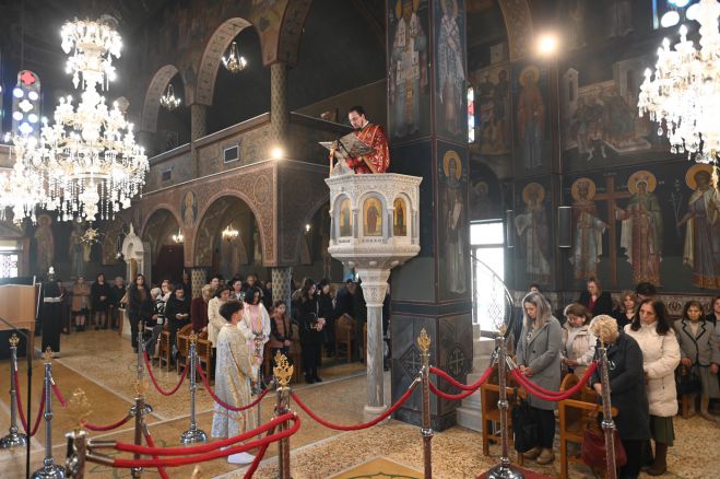 &Eta; &Theta;&epsilon;ί&alpha; &Lambda;&epsilon;&iota;&tau;&omicron;&upsilon;&rho;&gamma;ί&alpha; &tau;&eta;&sigmaf; &Mu;&epsilon;&gamma;ά&lambda;&eta;&sigmaf; &Pi;έ&mu;&pi;&tau;&eta;&sigmaf; &sigma;&tau;&eta;&nu; &Iota;. &Mu;. &Mu;&alpha;&nu;&tau;&iota;&nu;&epsilon;ί&alpha;&sigmaf; &kappa;&alpha;&iota; &Kappa;&upsilon;&nu;&omicron;&upsilon;&rho;ί&alpha;&sigmaf; (&epsilon;&iota;&kappa;ό&nu;&epsilon;&sigmaf;)