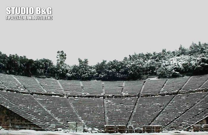 Αργολίδα: Χιόνισε και στο Αρχαίο Θέατρο της Επιδαύρου (εικόνες)