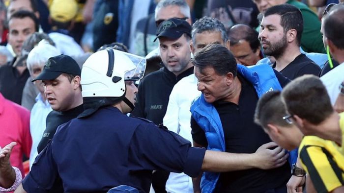 Ένταση και ξύλο με τον Κούγια στο γήπεδο της Κορίνθου! (vd)