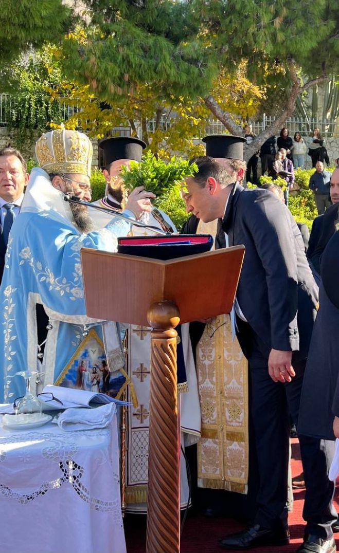 &Beta;&lambda;ά&sigma;&eta;&sigmaf; &alpha;&pi;ό &tau;&omicron; &Pi;&alpha;&rho;ά&lambda;&iota;&omicron; Ά&sigma;&tau;&rho;&omicron;&sigmaf;: "&Alpha;&sigmaf; &epsilon;&upsilon;&chi;&eta;&theta;&omicron;ύ&mu;&epsilon; &tau;&omicron; &Phi;&omega;&sigmaf; &tau;&eta;&sigmaf; &Chi;&rho;&iota;&sigma;&tau;&iota;&alpha;&nu;&omicron;&sigma;ύ&nu;&eta;&sigmaf; &nu;&alpha; &phi;&omega;&tau;ί&sigma;&epsilon;&iota; &tau;&omicron;&upsilon;&sigmaf; &eta;&gamma;έ&tau;&epsilon;&sigmaf; &tau;&omicron;&upsilon; &kappa;ό&sigma;&mu;&omicron;&upsilon; &gamma;&iota;&alpha; &nu;&alpha; &epsilon;&pi;&iota;&tau;&epsilon;&upsilon;&chi;&theta;&epsilon;ί &pi;&alpha;&gamma;&kappa;ό&sigma;&mu;&iota;&alpha; &epsilon;&iota;&rho;ή&nu;&eta;"