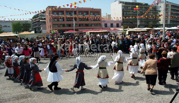 &Pi;&alpha;&rho;&alpha;&delta;&omicron;&sigma;&iota;&alpha;&kappa;ό &Pi;ά&sigma;&chi;&alpha; &sigma;&tau;&eta;&nu; &Tau;&rho;ί&pi;&omicron;&lambda;&eta;-Ό&lambda;&alpha; έ&tau;&omicron;&iota;&mu;&alpha; &gamma;&iota;&alpha; &tau;&omicron; &mu;&epsilon;&gamma;ά&lambda;&omicron; &gamma;&lambda;έ&nu;&tau;&iota; &sigma;&tau;&eta;&nu; &Pi;&lambda;&alpha;&tau;&epsilon;ί&alpha; Ά&rho;&epsilon;&omega;&sigmaf;