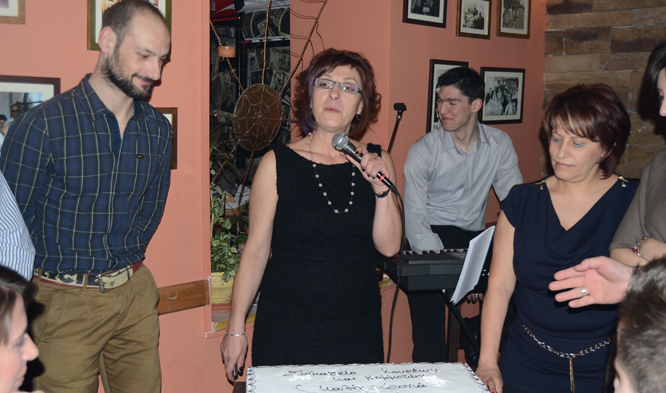 Κουρείς και κομμωτές της Τρίπολης έκοψαν την πίτα τους για το 2013 (εικόνες)