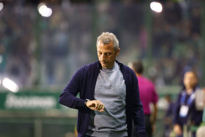 &Mu;&epsilon;&tau;&alpha;&xi;ά&sigmaf;: &laquo;&Pi;&epsilon;&rho;ί&epsilon;&rho;&gamma;&omicron; &pi;έ&nu;&alpha;&lambda;&tau;&iota;, &theta;έ&lambda;&omega; &nu;&alpha; &tau;&omicron; &delta;&omega; ά&lambda;&lambda;&eta; &mu;&iota;&alpha; &phi;&omicron;&rho;ά&raquo;