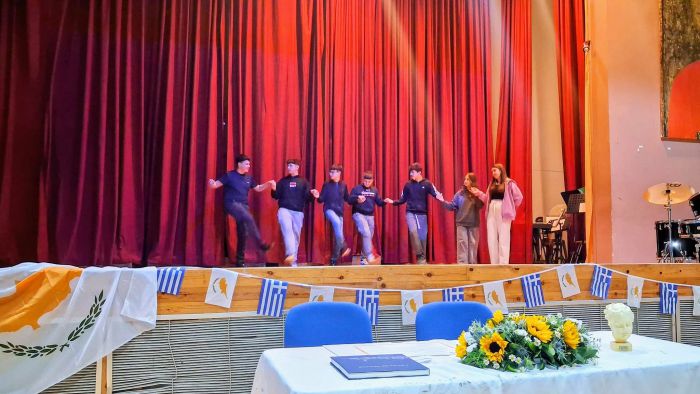 &Eta; &tau;&epsilon;&lambda;&epsilon;&tau;ή &tau;&eta;&sigmaf; &delta;&epsilon;ύ&tau;&epsilon;&rho;&eta;&sigmaf; &phi;ά&sigma;&eta;&sigmaf; &tau;&eta;&sigmaf; &alpha;&delta;&epsilon;&lambda;&phi;&omicron;&pi;&omicron;ί&eta;&sigma;&eta;&sigmaf; &tau;&omicron;&upsilon; &Gamma;&upsilon;&mu;&nu;&alpha;&sigma;ί&omicron;&upsilon; &Tau;&epsilon;&gamma;έ&alpha;&sigmaf; &mu;&epsilon; &tau;&omicron; &Nu;&iota;&kappa;&omicron;&lambda;&alpha;ΐ&delta;&epsilon;&iota;&omicron; &Gamma;&upsilon;&mu;&nu;ά&sigma;&iota;&omicron; &Pi;ά&phi;&omicron;&upsilon; (&epsilon;&iota;&kappa;ό&nu;&epsilon;&sigmaf;)