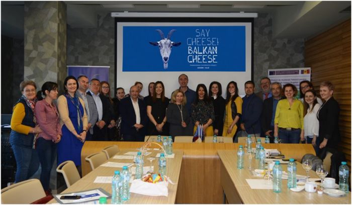 &Delta;&rho;ό&mu;&omicron;&iota; &tau;&omicron;&upsilon; &tau;&upsilon;&rho;&iota;&omicron;ύ &sigma;&tau;&eta;&nu; &Pi;&epsilon;&lambda;&omicron;&pi;ό&nu;&nu;&eta;&sigma;&omicron; &mu;&epsilon; &epsilon;&pi;ί&kappa;&epsilon;&nu;&tau;&rho;&omicron; &tau;&eta;&nu; &Tau;&rho;ί&pi;&omicron;&lambda;&eta;