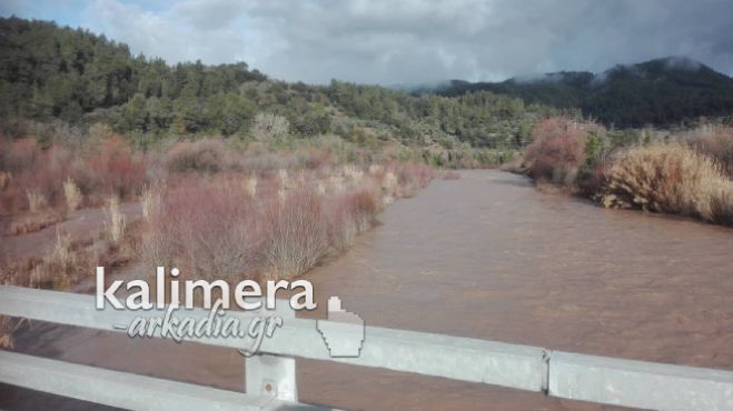 Γορτυνία - Γέφυρα Κοκλαμά | &quot;Φούσκωσε&quot; ο Λάδωνας! (vd)