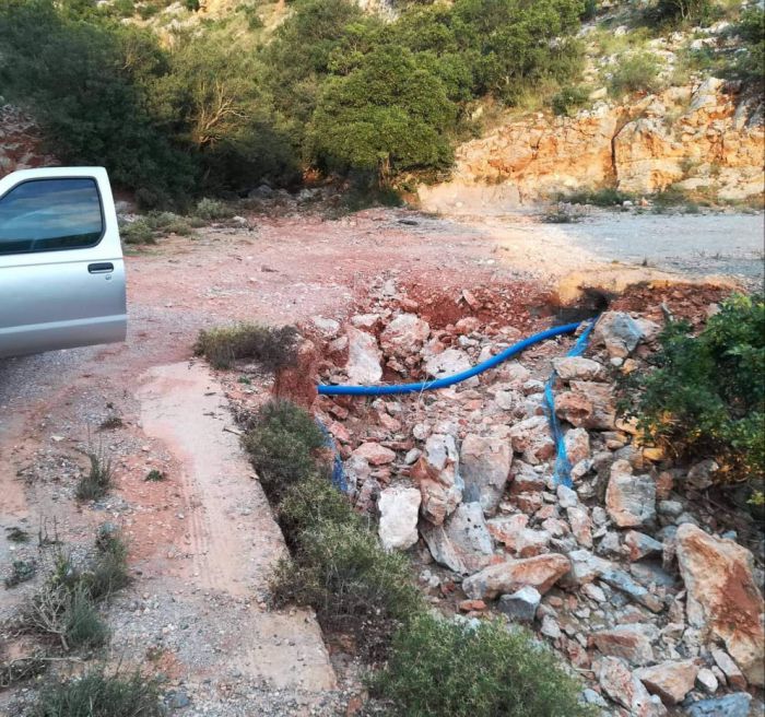 Αποκατάσταση ζημιών στο δρόμο προς το Περθένι ζητούν στο Ελαιοχώρι