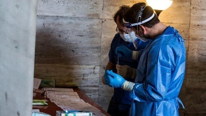 Έ&nu;&alpha;&sigmaf; &sigma;&tau;&omicron;&upsilon;&sigmaf; &omicron;&kappa;&tau;ώ &alpha;&sigma;&theta;&epsilon;&nu;&epsilon;ί&sigmaf; &epsilon;&mu;&phi;&alpha;&nu;ί&zeta;&epsilon;&iota; &laquo;long Covid&raquo; - &Alpha;&upsilon;&tau;ά &epsilon;ί&nu;&alpha;&iota; &tau;&alpha; &sigma;&upsilon;&mu;&pi;&tau;ώ&mu;&alpha;&tau;&alpha;!