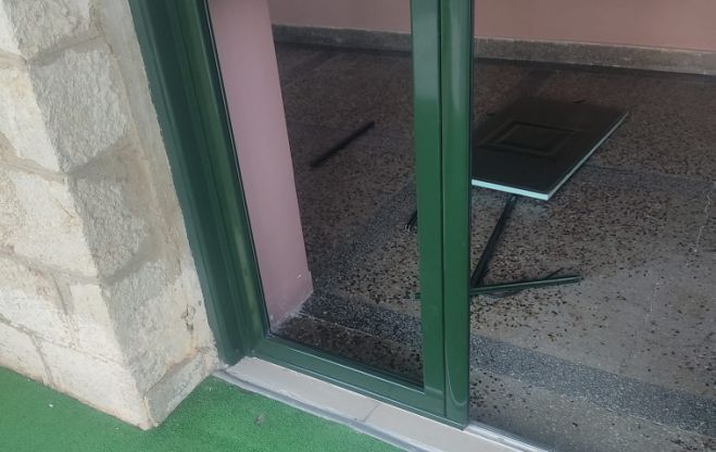 Έ&sigma;&pi;&alpha;&sigma;&alpha;&nu; &tau;&eta;&nu; &pi;ό&rho;&tau;&alpha; &sigma;&tau;&omicron; &delta;&eta;&mu;&omicron;&tau;&iota;&kappa;ό &sigma;&chi;&omicron;&lambda;&epsilon;ί&omicron; &Kappa;&alpha;&nu;&delta;ή&lambda;&alpha;&sigmaf; - &Alpha;&pi;&omicron;&kappa;&alpha;&tau;&alpha;&sigma;&tau;ά&theta;&eta;&kappa;&epsilon; &eta; &zeta;&eta;&mu;&iota;ά, &epsilon;&nu;&eta;&mu;&epsilon;&rho;ώ&theta;&eta;&kappa;&epsilon; &eta; &alpha;&sigma;&tau;&upsilon;&nu;&omicron;&mu;ί&alpha;