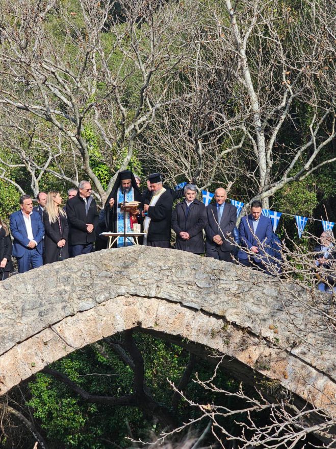 &Alpha;&gamma;&iota;ά&sigma;&tau;&eta;&kappa;&alpha;&nu; &tau;&alpha; ύ&delta;&alpha;&tau;&alpha; &sigma;&tau;&eta;&nu; &Kappa;&alpha;&rho;ύ&tau;&alpha;&iota;&nu;&alpha; (&epsilon;&iota;&kappa;ό&nu;&epsilon;&sigmaf;)