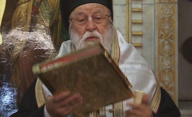 &Tau;&rho;ί&pi;&omicron;&lambda;&eta; - Live &eta; &Iota;&epsilon;&rho;ά &Pi;&alpha;&rho;ά&kappa;&lambda;&eta;&sigma;&eta; &gamma;&iota;&alpha; &tau;&omicron;&upsilon;&sigmaf; &alpha;&sigma;&theta;&epsilon;&nu;&epsilon;ί&sigmaf; &mu;&epsilon; covid (vd)