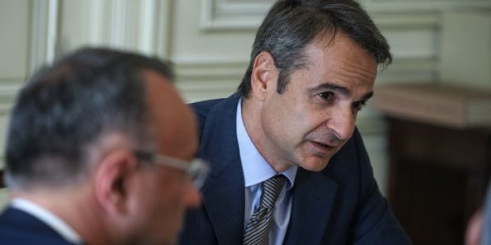 "Φρένο" στις χρεώσεις για τα ΑΤΜ θα ζητήσει ο Μητσοτάκης από τις τράπεζες
