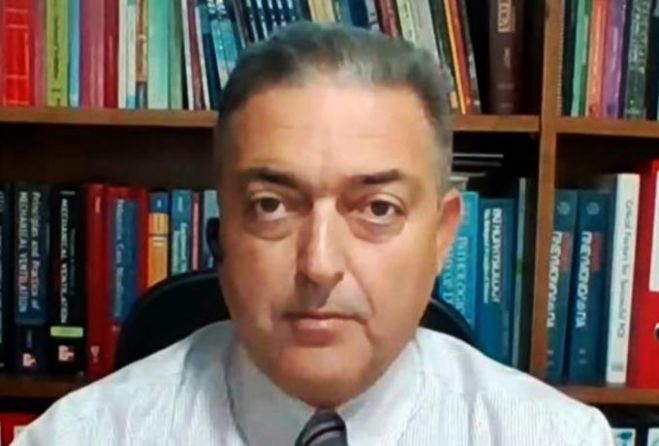 Βασιλακόπουλος σε ανεμβολίαστους: «Θα περιοριστείτε κι άλλο μέχρι να βάλετε μυαλό και να εμβολιαστείτε»