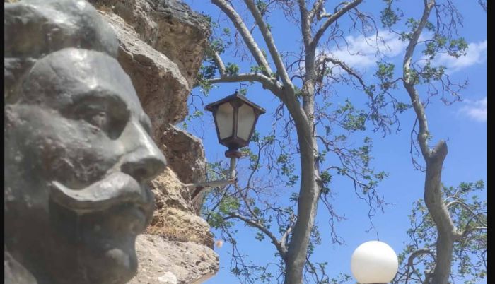 &Alpha;&pi;&omicron;&mu;&alpha;&kappa;&rho;ύ&nu;&theta;&eta;&kappa;&epsilon; &tau;&omicron; &mu;&epsilon;&gamma;ά&lambda;&omicron; "&kappa;&lambda;&alpha;&delta;ί' &alpha;&pi;ό &tau;&omicron;&nu; &pi;&lambda;ά&tau;&alpha;&nu;&omicron; &sigma;&tau;&omicron;&nu; &Pi;&rho;&alpha;&sigma;&tau;ό - &Upsilon;&pi;ή&rho;&chi;&epsilon; &kappa;ί&nu;&delta;&upsilon;&nu;&omicron;&sigmaf; &tau;&rho;&alpha;&upsilon;&mu;&alpha;&tau;&iota;&sigma;&mu;&omicron;ύ &gamma;&iota;&alpha; &kappa;&alpha;&tau;&omicron;ί&kappa;&omicron;&upsilon;&sigmaf; &kappa;&alpha;&iota; &epsilon;&pi;&iota;&sigma;&kappa;έ&pi;&tau;&epsilon;&sigmaf;