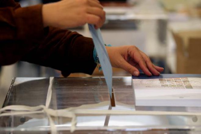 &Epsilon;ί&nu;&alpha;&iota; &upsilon;&pi;&omicron;&chi;&rho;&epsilon;&omega;&tau;&iota;&kappa;ή &eta; &psi;&eta;&phi;&omicron;&phi;&omicron;&rho;ί&alpha; &kappa;&alpha;&iota; &alpha;&nu; &nu;&alpha;&iota;, &mu;έ&chi;&rho;&iota; &pi;&omicron;&iota;&alpha; &eta;&lambda;&iota;&kappa;ί&alpha; ;