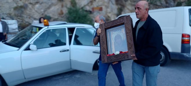 &Kappa;&alpha;&nu;&delta;ή&lambda;&alpha; | &Gamma;&iota;&omicron;&rho;&tau;ά&zeta;&epsilon;&iota; &eta; &Mu;&omicron;&nu;ή &Pi;&alpha;&nu;&alpha;&gamma;&iota;ά&sigmaf;!